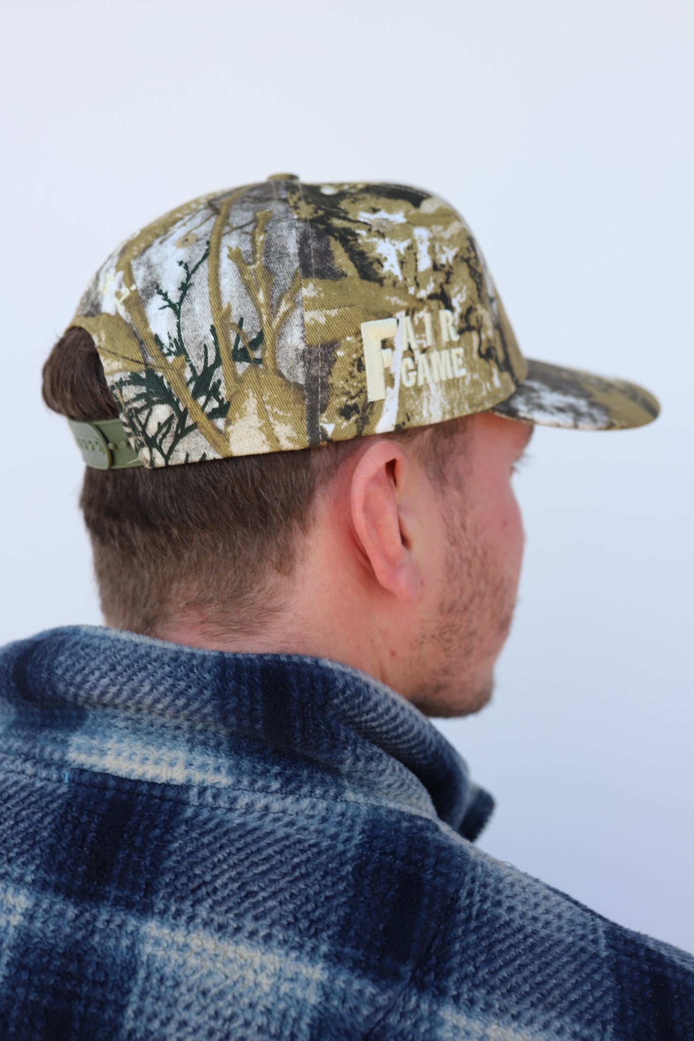 CAMO BOW TRUCKER HAT