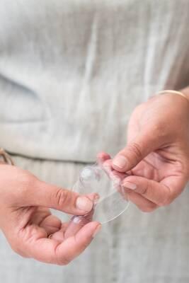 Lansinoh Breast Nipple Protector (2 Pieces x 20mm) - Breastfeeding Assistance for New Mothers