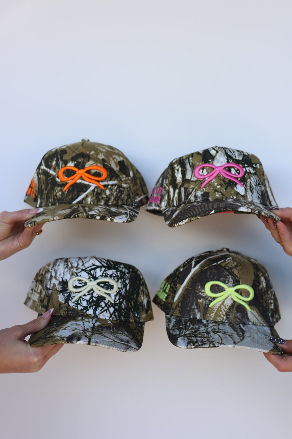 CAMO BOW TRUCKER HAT