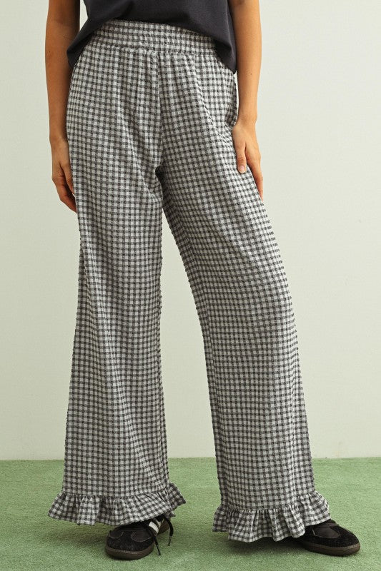 Crinkled Gingham Printed Pants With Ruffle Hem: Black
