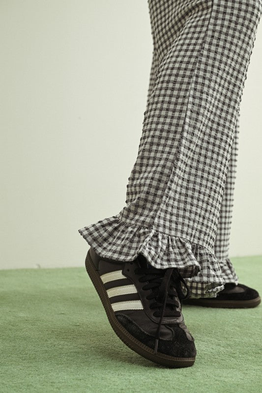 Crinkled Gingham Printed Pants With Ruffle Hem: Black