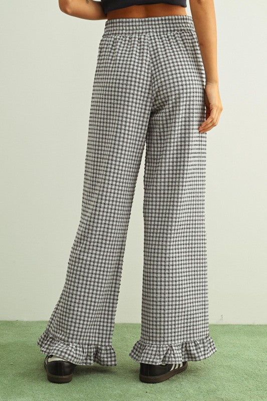 Crinkled Gingham Printed Pants With Ruffle Hem: Black