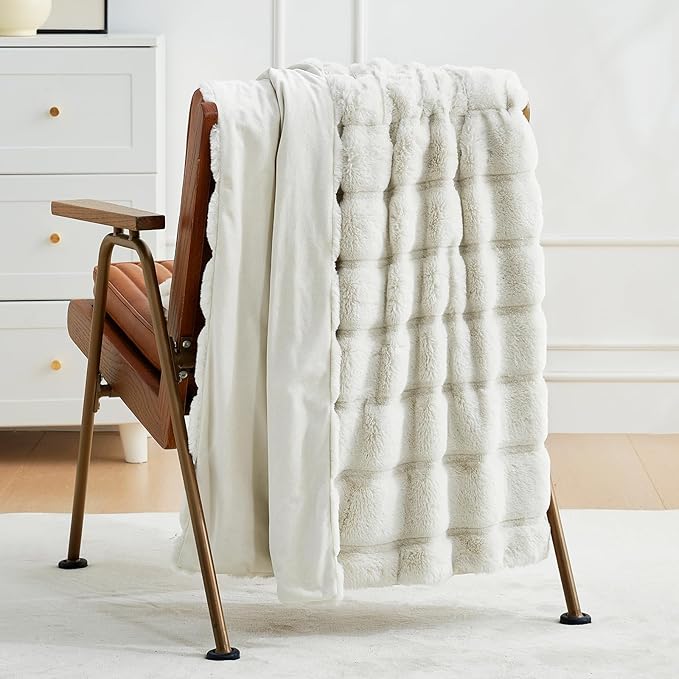 Cozy Bliss Faux Fur Throw Blanket for Couch, Cozy Soft Plush Thick Winter Blanket for Sofa Bedroom Living Room, 50 * 60 Inches Beige