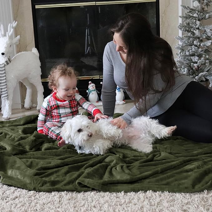 Bedsure Fleece Throw Blanket Olive Green - 300GSM Blankets for Couch, Sofa, Bed, Soft Lightweight Plush Cozy Throws for Toddlers, 50x60 inches