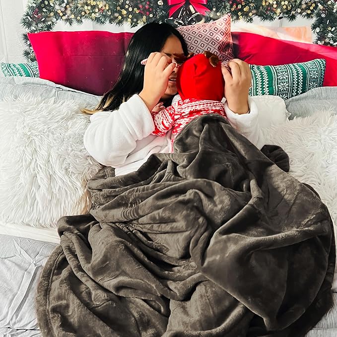 Bedsure Fleece Blanket Twin Size Brown - 300GSM Lightweight Plush Fuzzy Cozy Soft Warm Blanket for Bed, Sofa, Couch, Travel, Camping, 60x80 inches