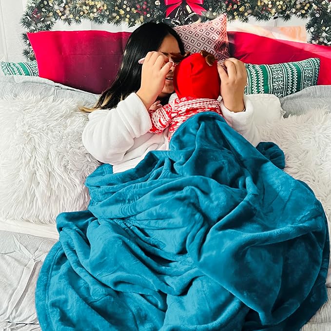 Bedsure Twin XL Fleece Blanket Dorm Bedding - Lightweight Soft Cozy Blankets for Bed, Sofa, Couch, Travel, Camping, Teal Blue, 66"x90"