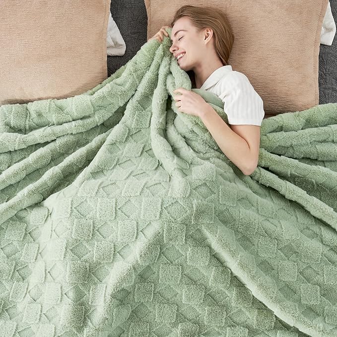 Cozy Bliss Faux Fur Throw Blanket for Couch - Soft Checkered Fuzzy Cozy Throw Gift Blankets for Women,Sage Green Boho Blanket for Sofa Bedroom Living Room.50 * 60 Inches