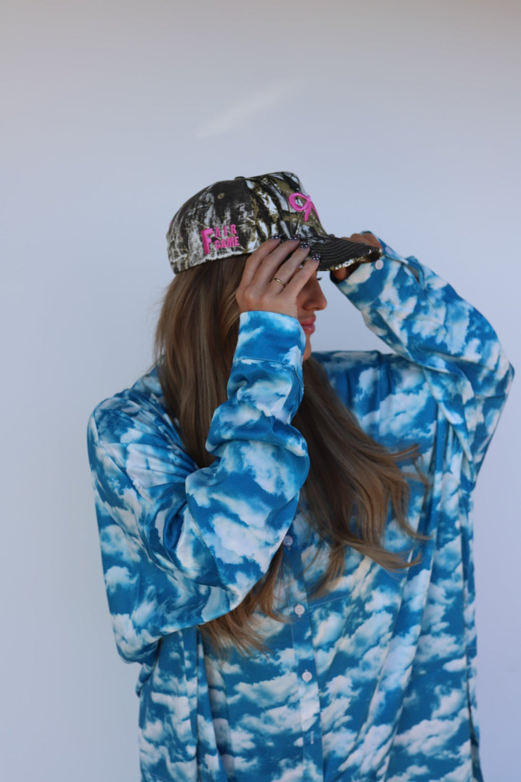 CAMO BOW TRUCKER HAT