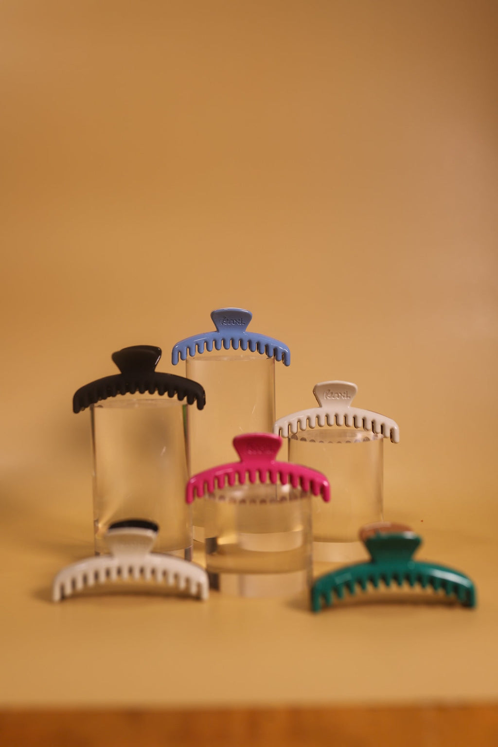 TWO TONED SHINY MINI HOLD EVERYTHING CLAW