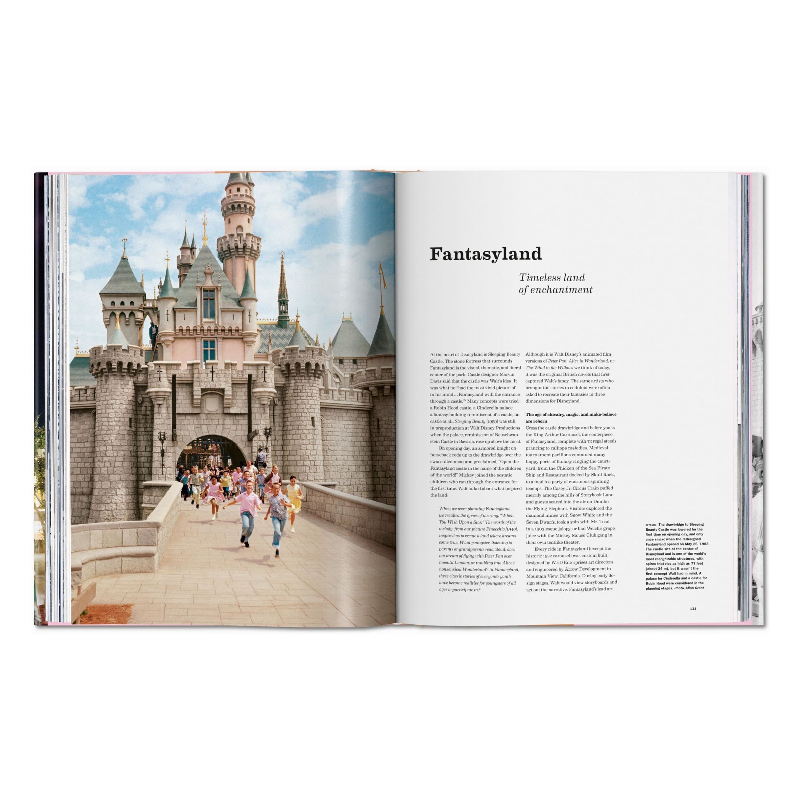 Walt Disney’s Disneyland (English)