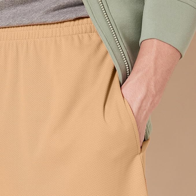 Amazon Essentials Men's Performance Tech Loose-Fit Shorts (Available in Big & Tall), Pack of 2