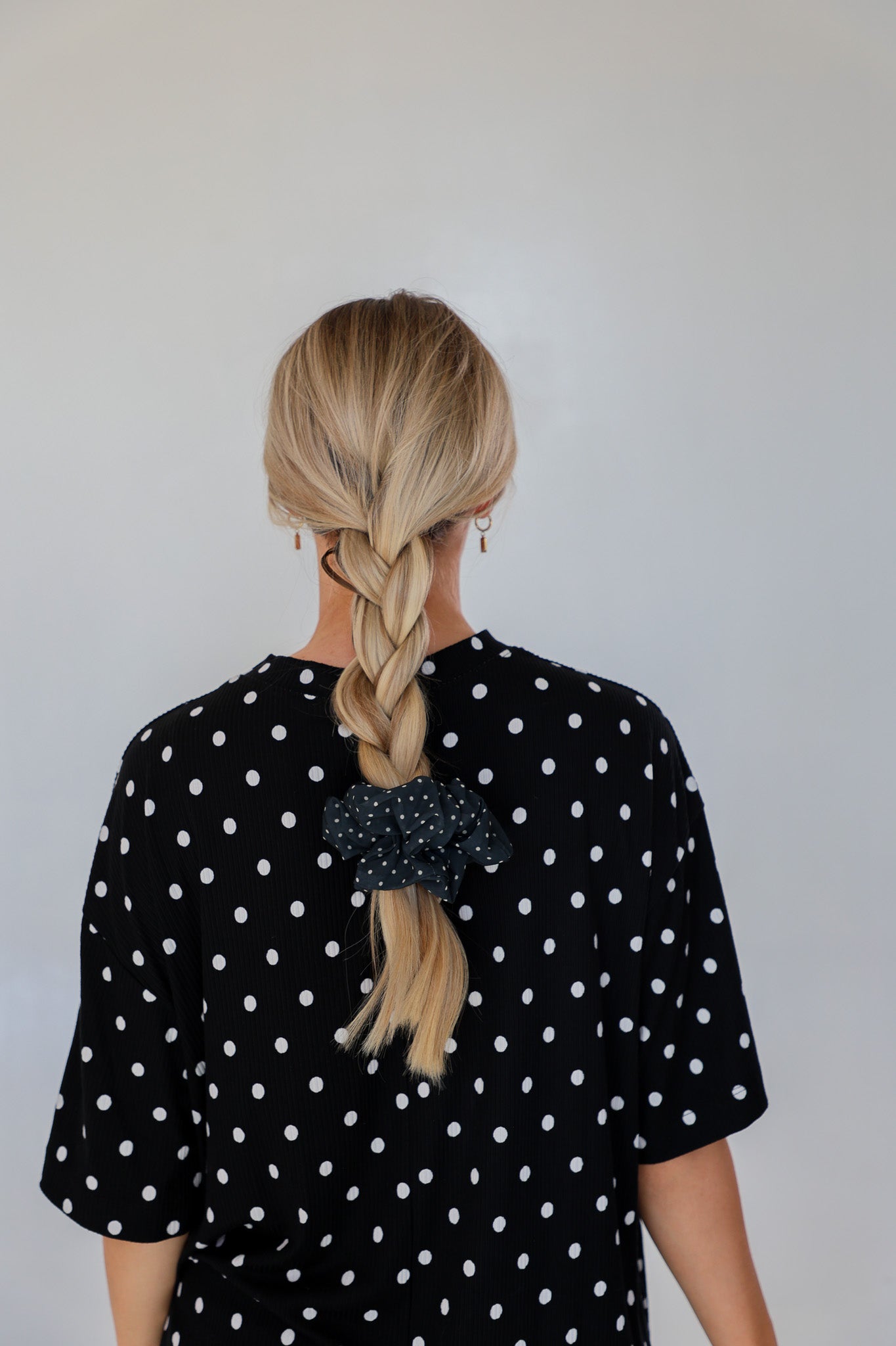 POLKA DOT OVERSIZED SCRUNCHIE
