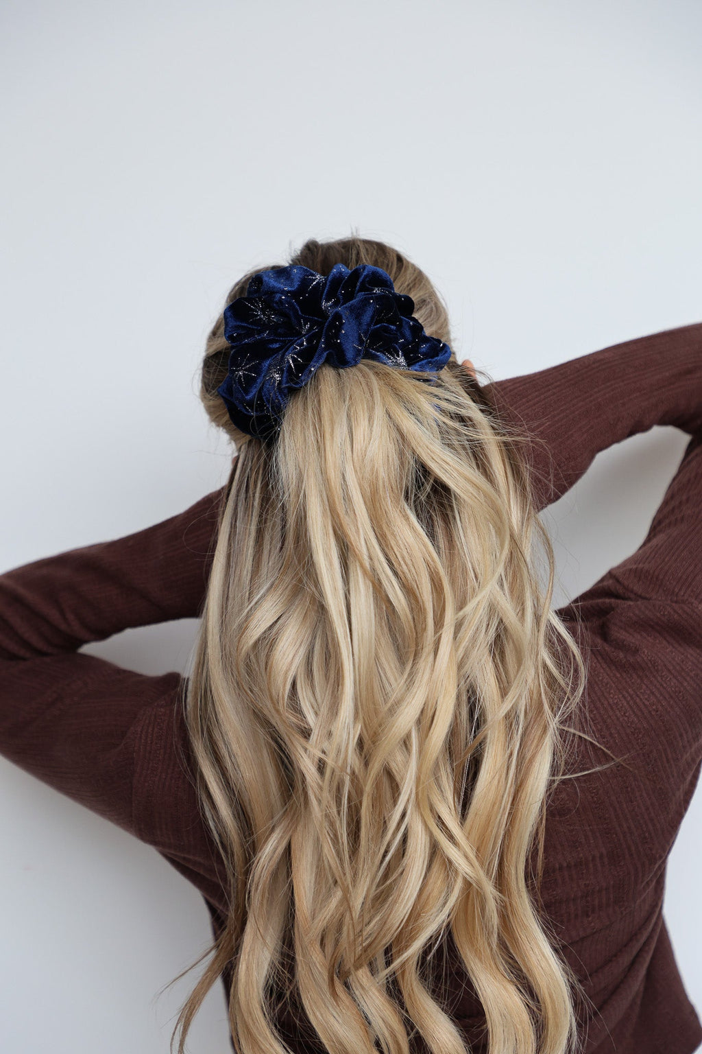 VELVET OVERSIZED SCRUNCHIE