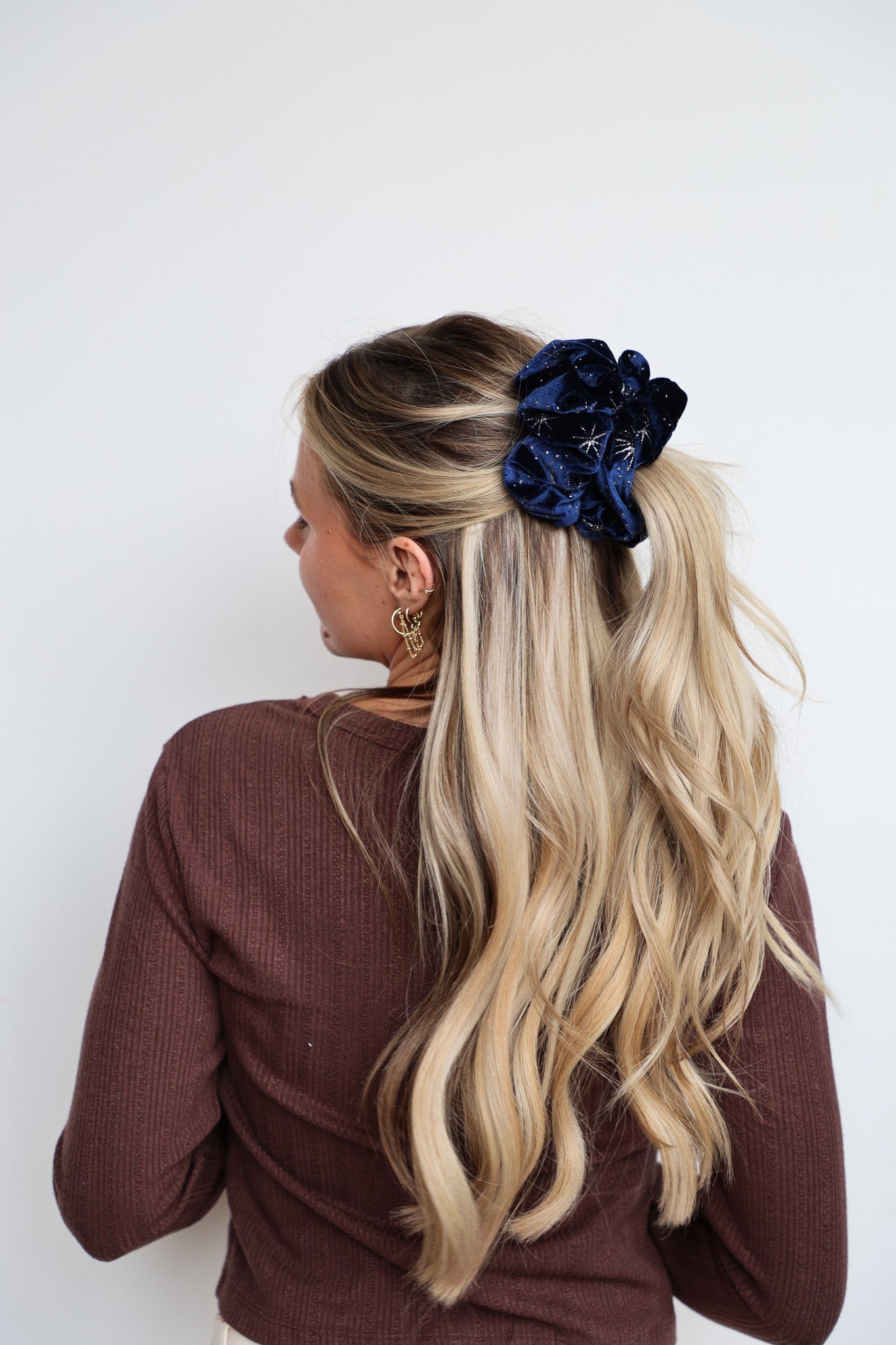 VELVET OVERSIZED SCRUNCHIE