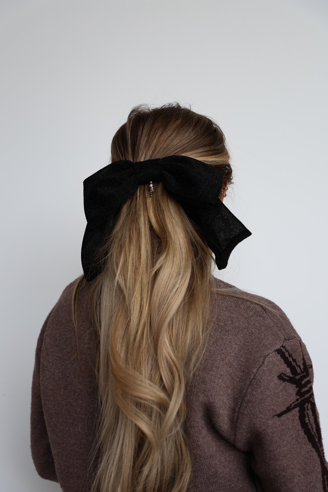 BLACK GLITTER SLOUCHY BOW