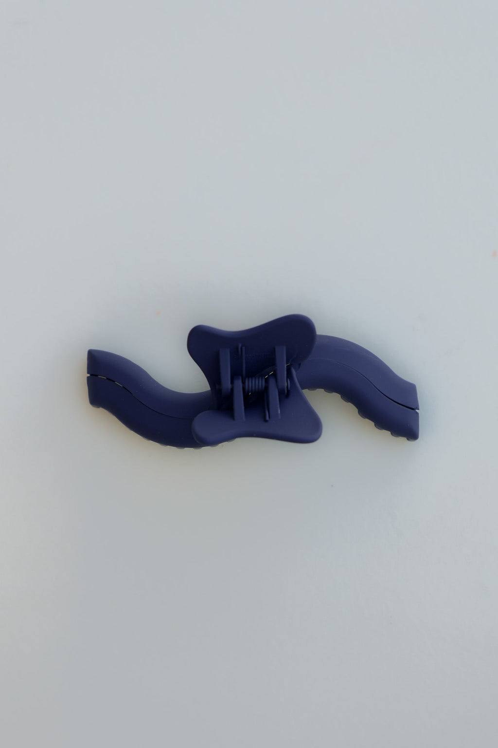 KAXI WAVY MIDI HOLD EVERYTHING CLAW