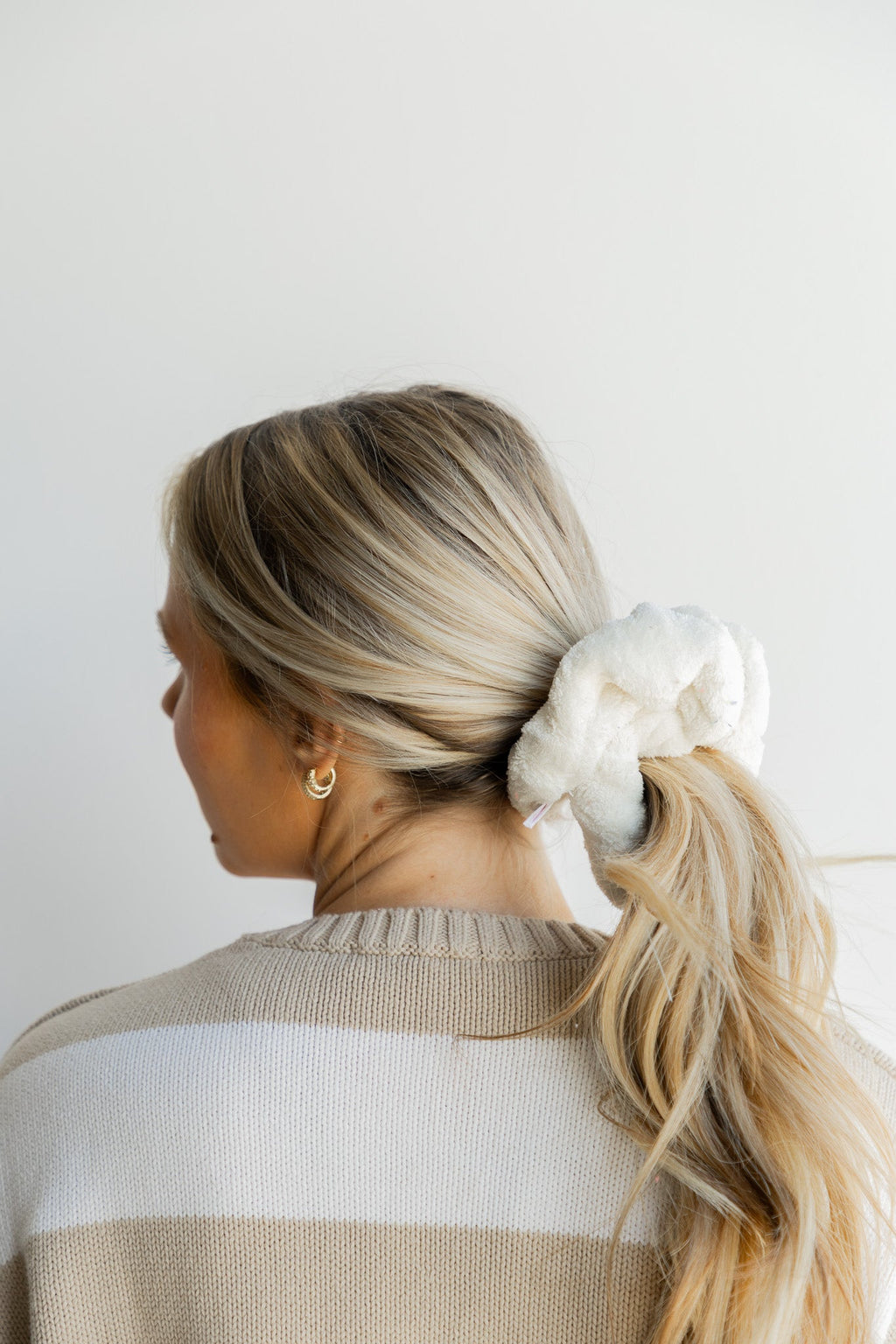 OVERSIZED TOWEL SCRUNCHIES