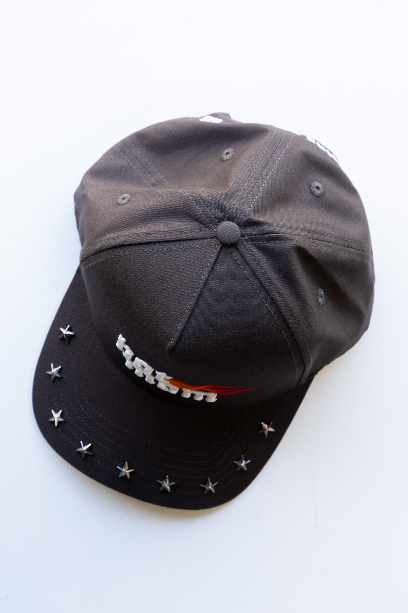 HOT MOM STUDDED TRUCKER HAT
