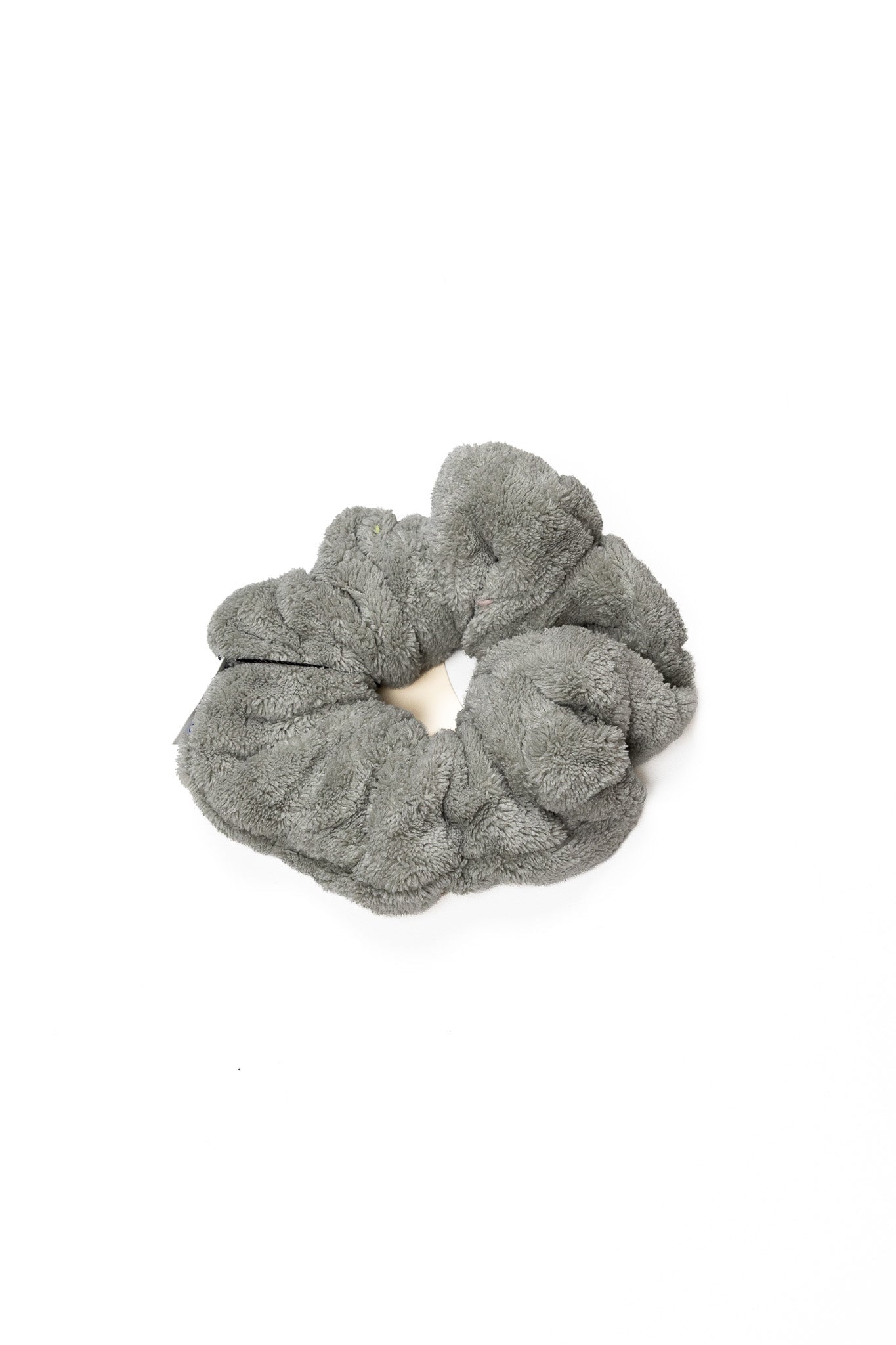 OVERSIZED TOWEL SCRUNCHIES