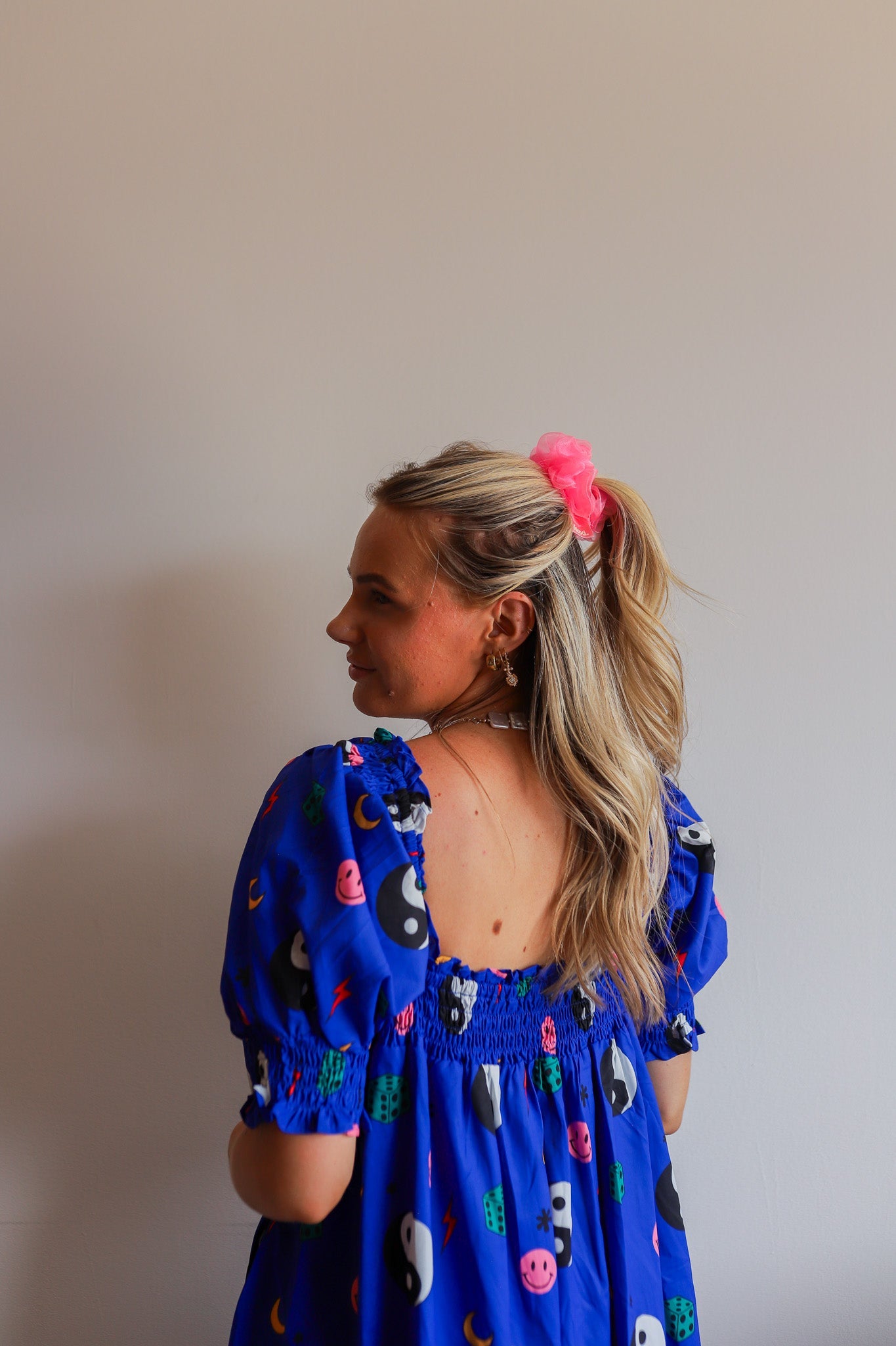 NEON MIDI ORGANZA SCRUNCHIE