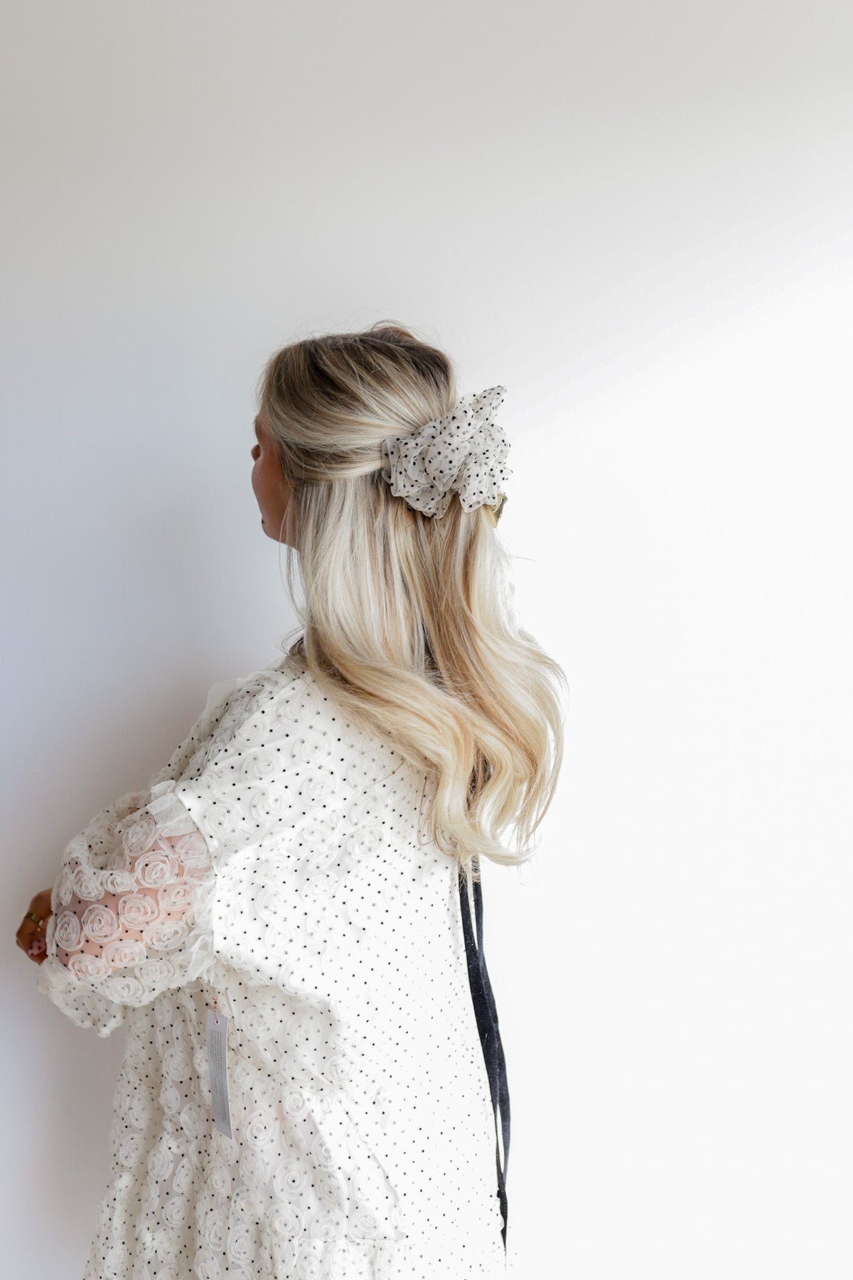 HEART CHARM SCRUNCHIE ( 2 COLORS )