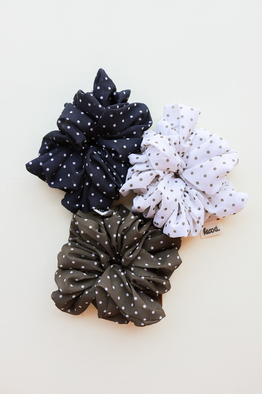POLKA DOT OVERSIZED SCRUNCHIE