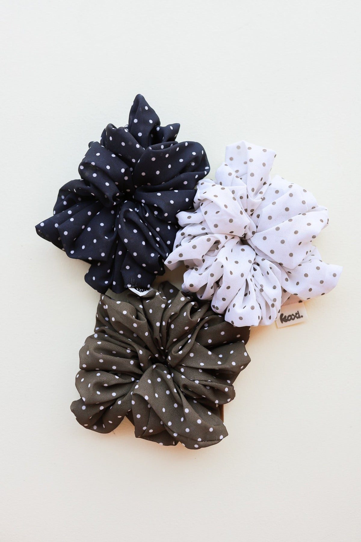 POLKA DOT OVERSIZED SCRUNCHIE
