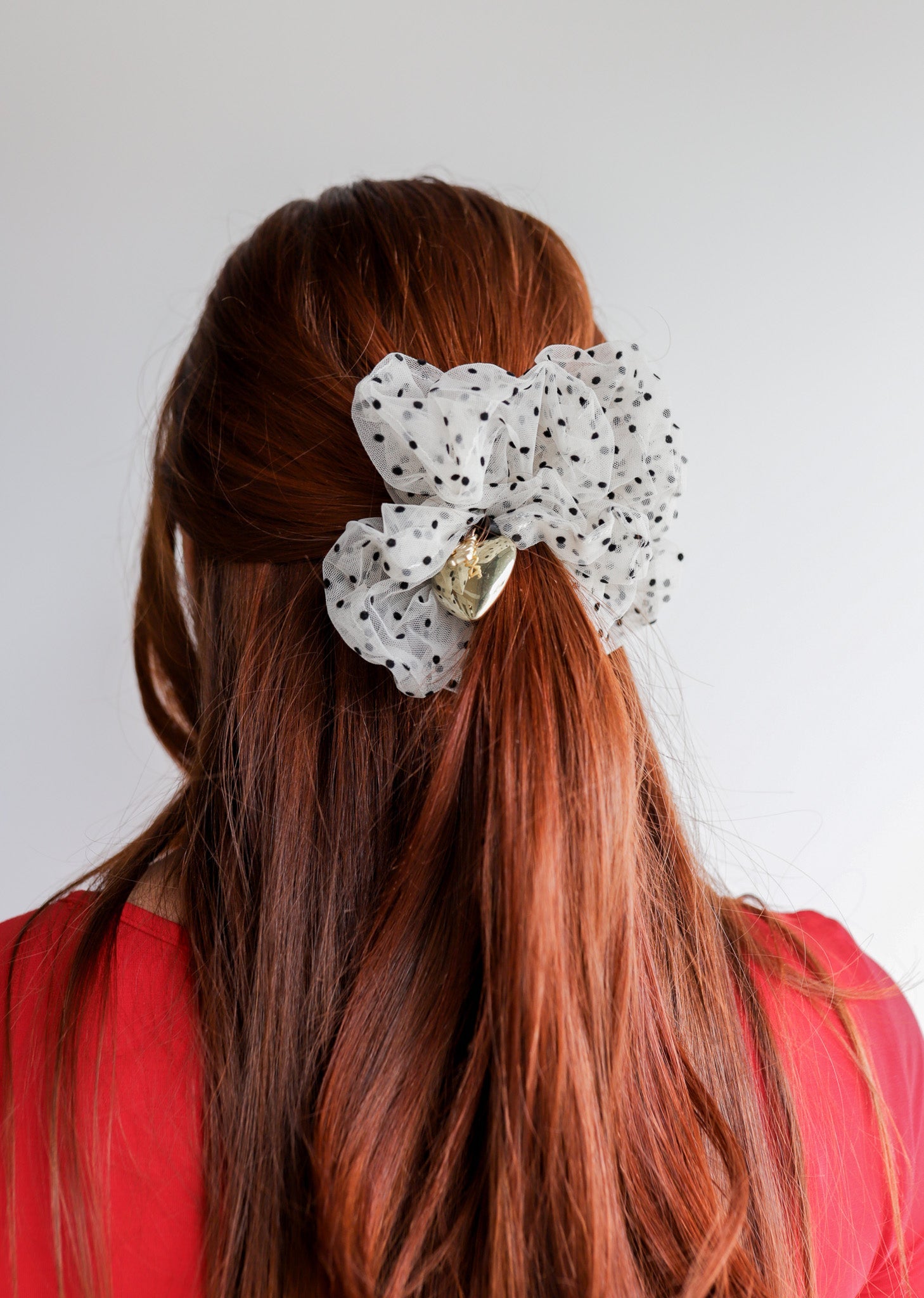 HEART CHARM SCRUNCHIE ( 2 COLORS )