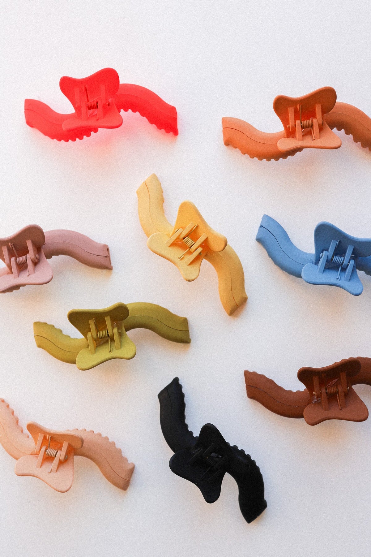KAXI WAVY MIDI HOLD EVERYTHING CLAW
