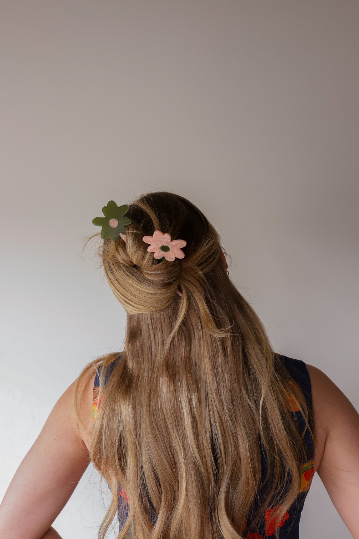 FLOWER FRENCH PINS ( 3 COLORS )