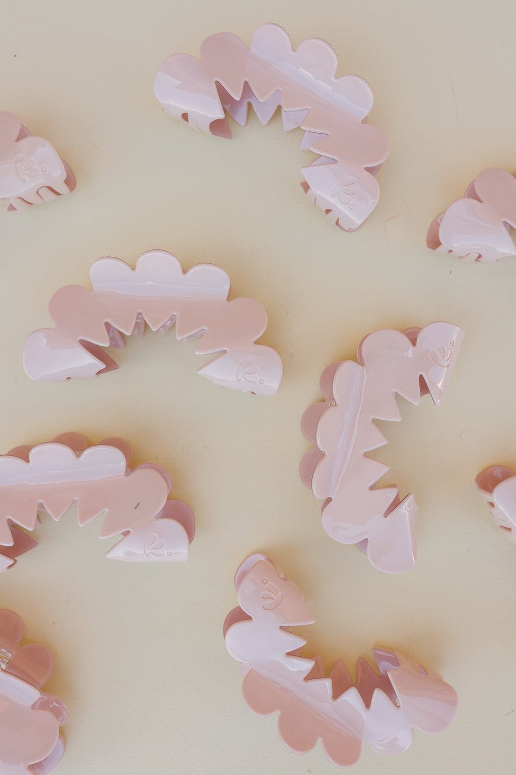 PINKY PETAL ARCH CLAW