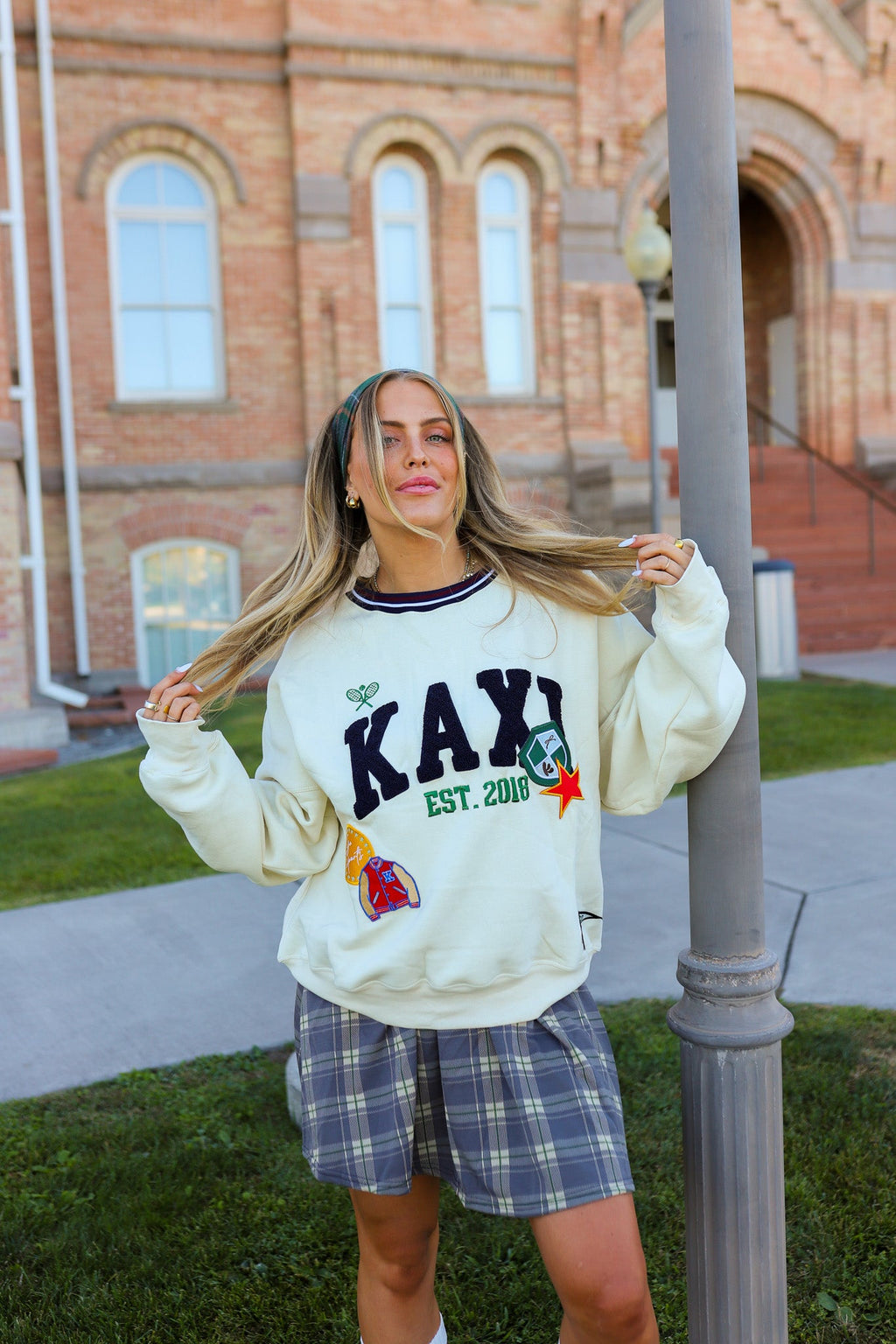 KAXI UNIVERSITY PATCH CREWNECK