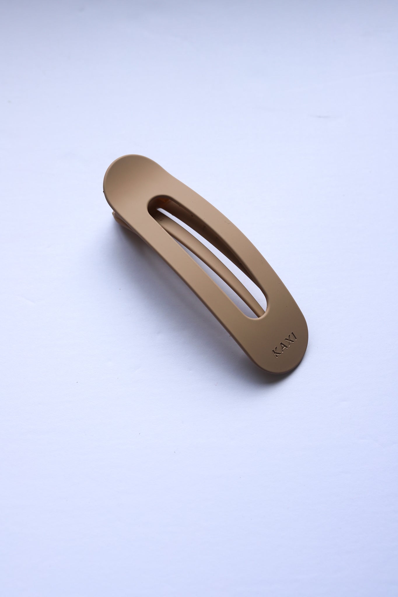 OVERSIZED LAY DOWN CLAW