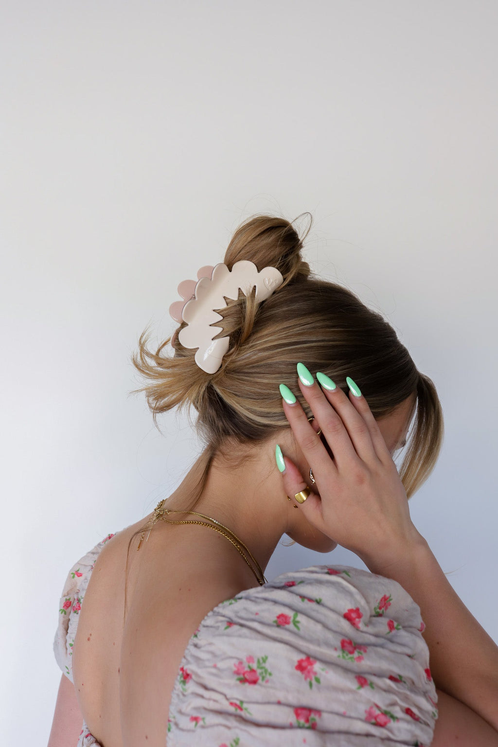 PINKY PETAL ARCH CLAW