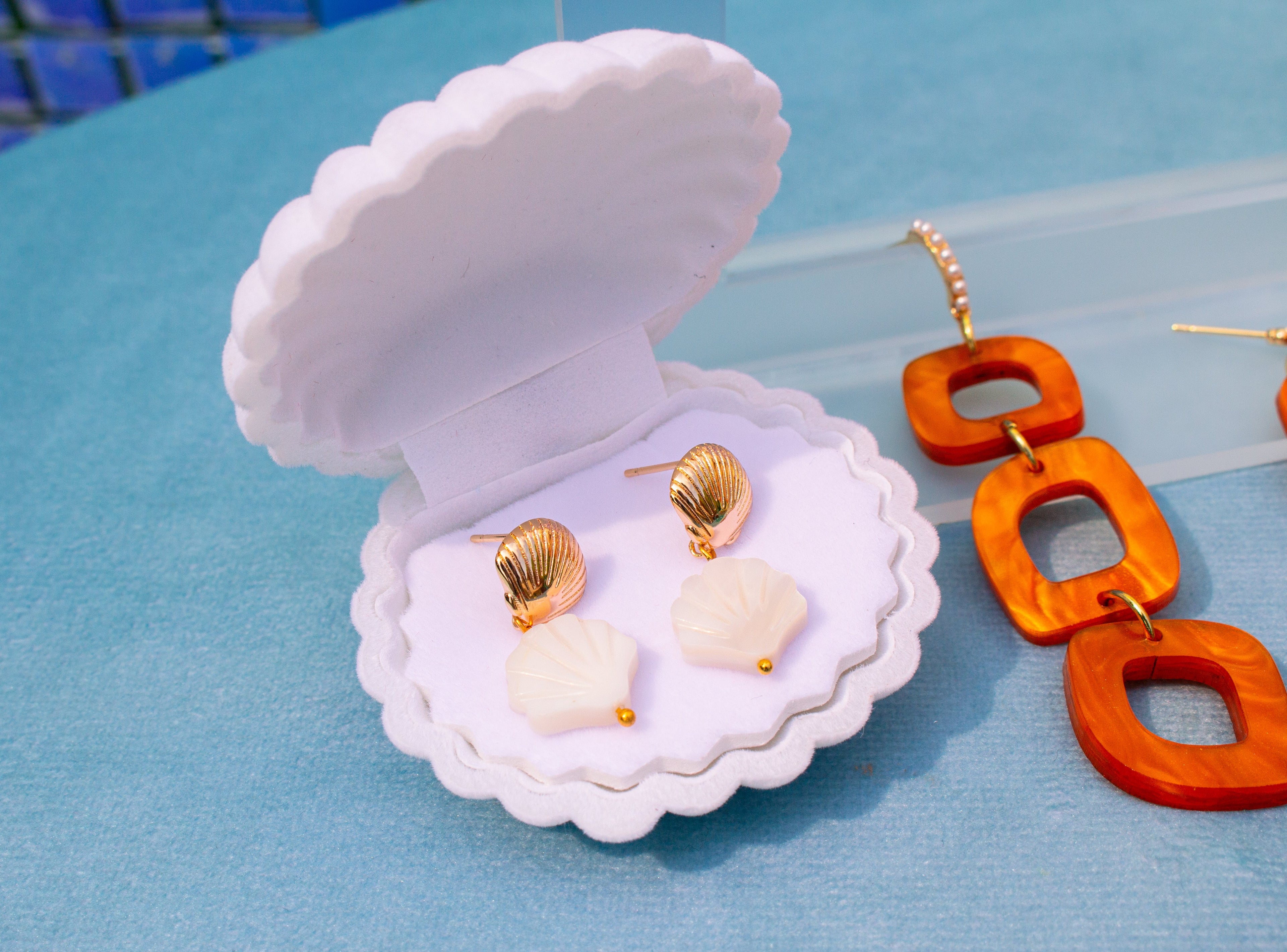 Dainty Seashell Earring