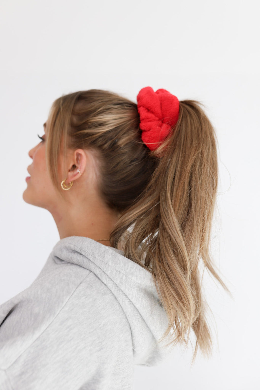 OVERSIZED TOWEL SCRUNCHIES