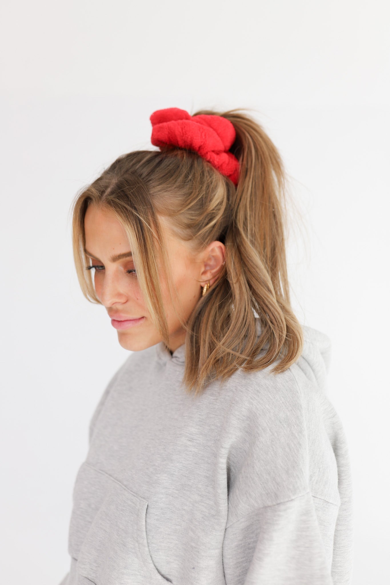 OVERSIZED TOWEL SCRUNCHIES