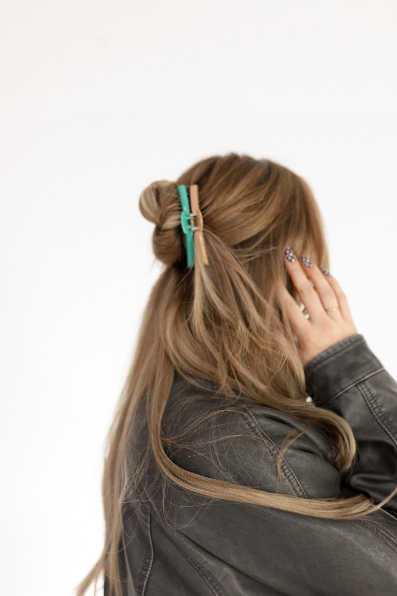 TWO-TONED SHINY MIDI HOLD EVERYTHING CLAW