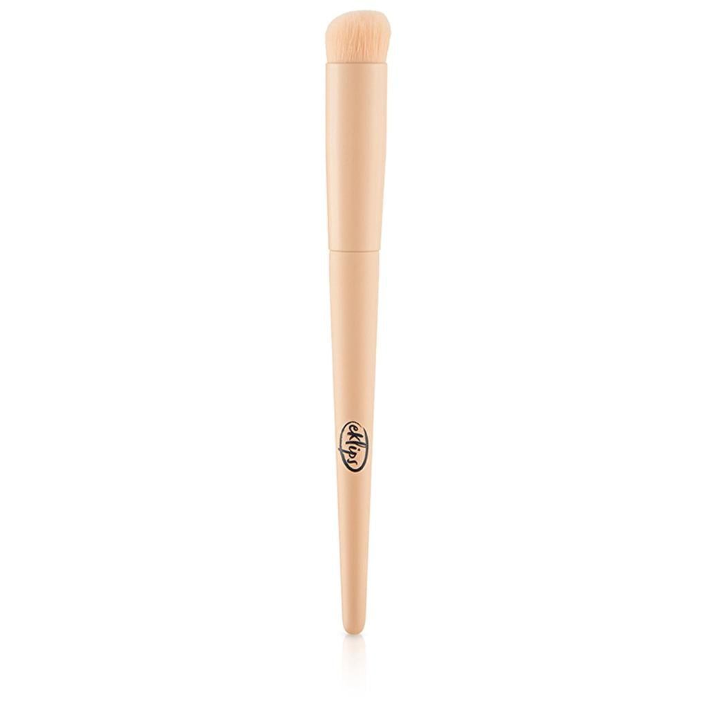 Eklips Colors Angled Concealer Brush for Seamless Blending