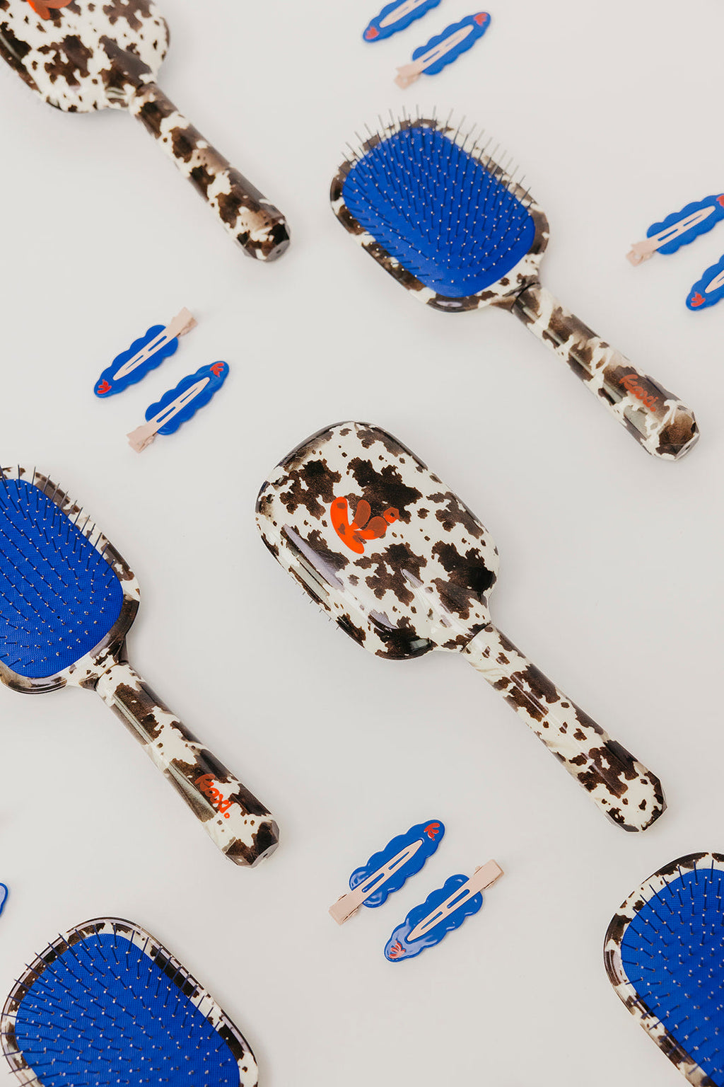 KAXI COW PRINT SCALP TO ENDS BRUSH