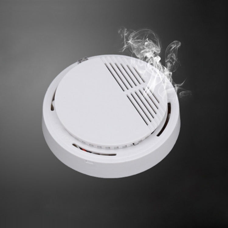 SS-168 First Alert Battery-Operated Fire Smoke Alarm Detector(White)
