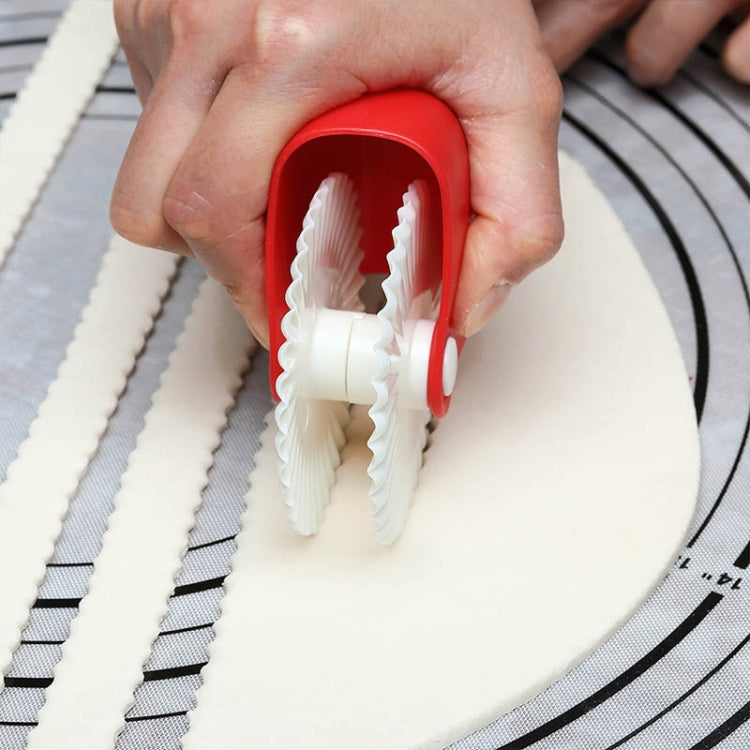 Baking Tools Pasta Cutting Wheel Hemming Wheel Manual Noodle Cutter Roller Knife Creative Kitchen Gadgets(Point Cut)