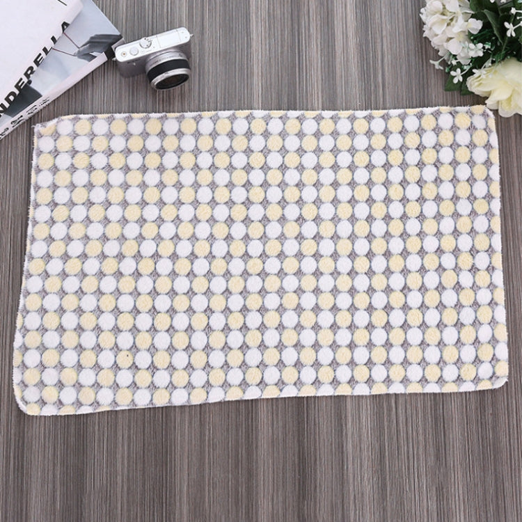 Soft Flannel Pet Blanket Dots Printed Breathable Bed Mat Warm Pet Sleeping Cushion Cover for Pet Dog Cat, Size:M(Cream Color)