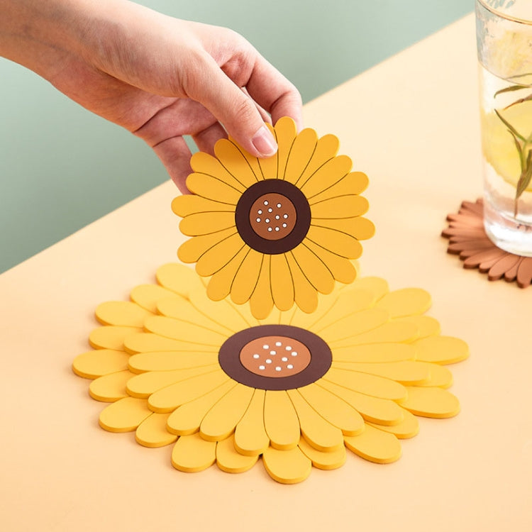 Silicone Heat Insulation Table Mat Anti-scald Placemat Heat-resistant Pot Pad Coaster, Size: Medium(Yellow)