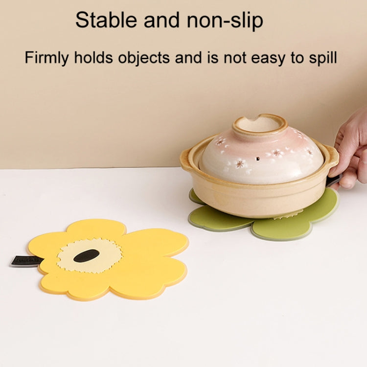 2pcs / Set Household Leaf Heat Insulation Mat Kitchen High Temperature Resistant Baking Placemats, Style: Yellow Small