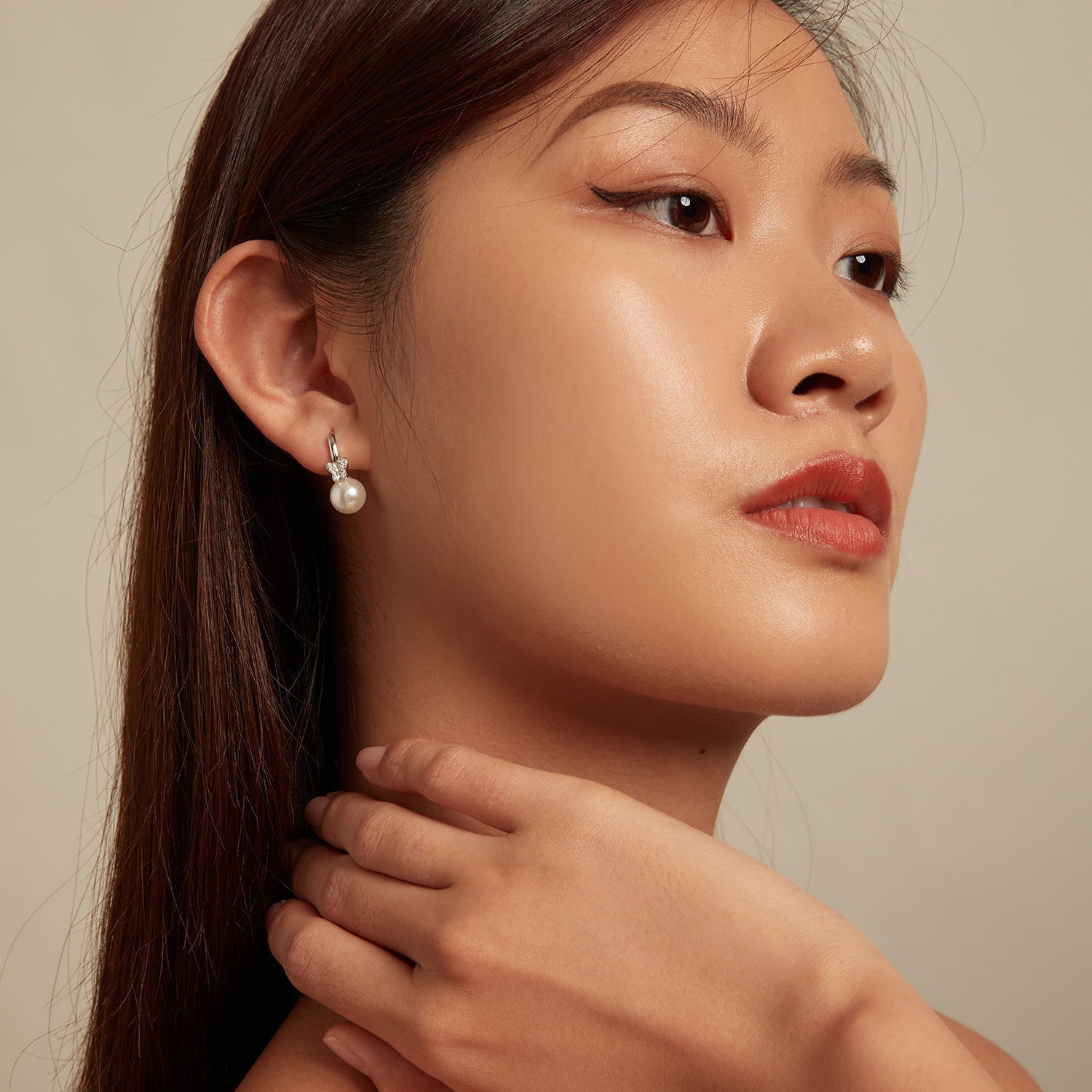 925 Sterling Silver Earrings with Plated Platinum and Shell Pearl for Women