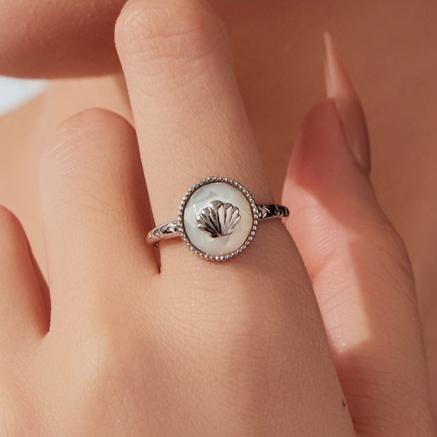 925 Sterling Silver White Gold-Plated Ring with Nacre Pendant - Style E for Women