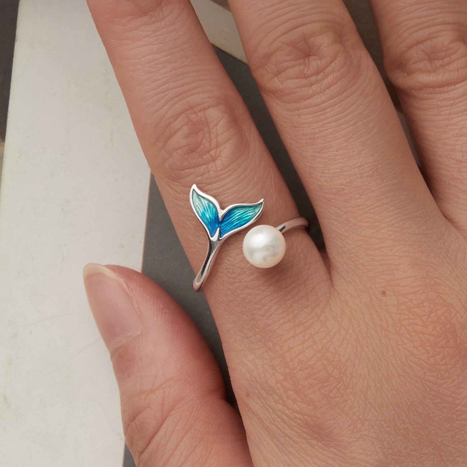 925 Sterling Silver Enamel White Gold Plated Fishtail Ring with Quality Shell Pearl for Women