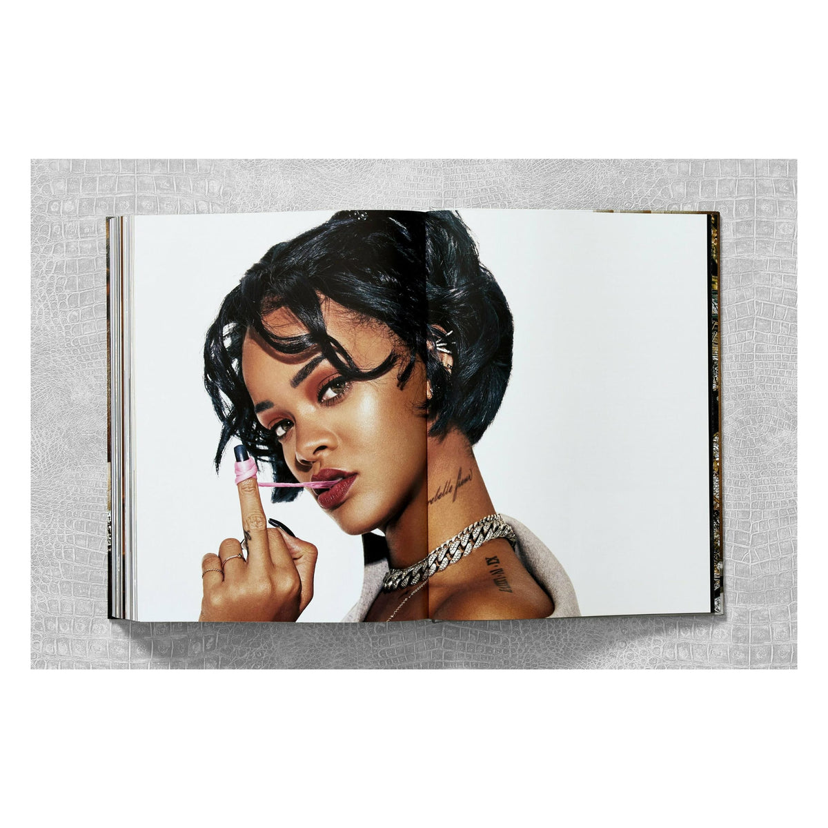 Ice Cold. A Hip-Hop Jewelry History (German, French, English)