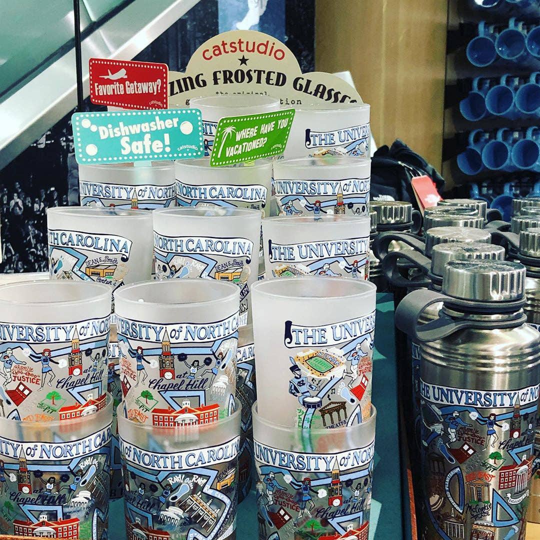 catstudio - Glass Suitcase Display